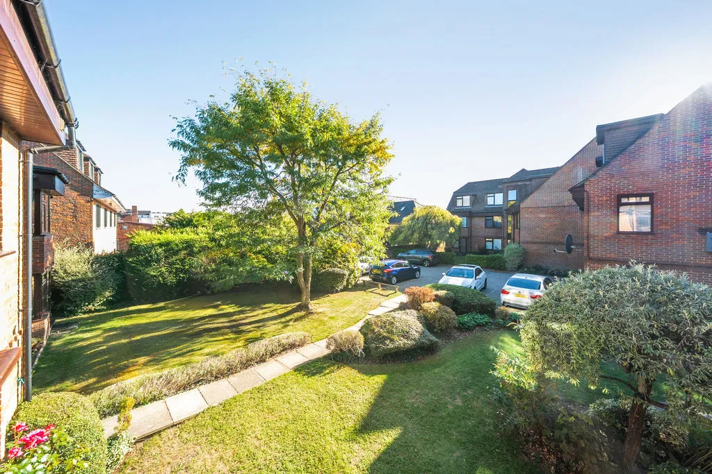 2 bed flat for sale — Dean Street, Marlow SL7 3BW