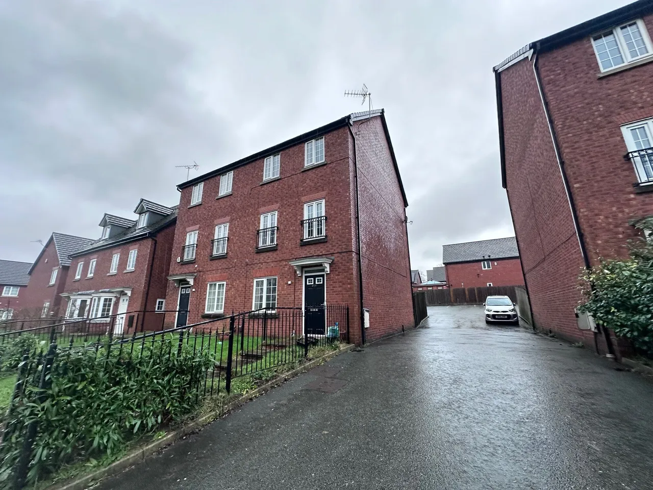 5 bed house to rent — Cornwall Street, Openshaw, M11