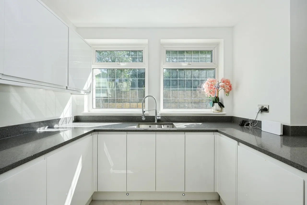 Byron Avenue, Coulsdon, CR5, photo 14