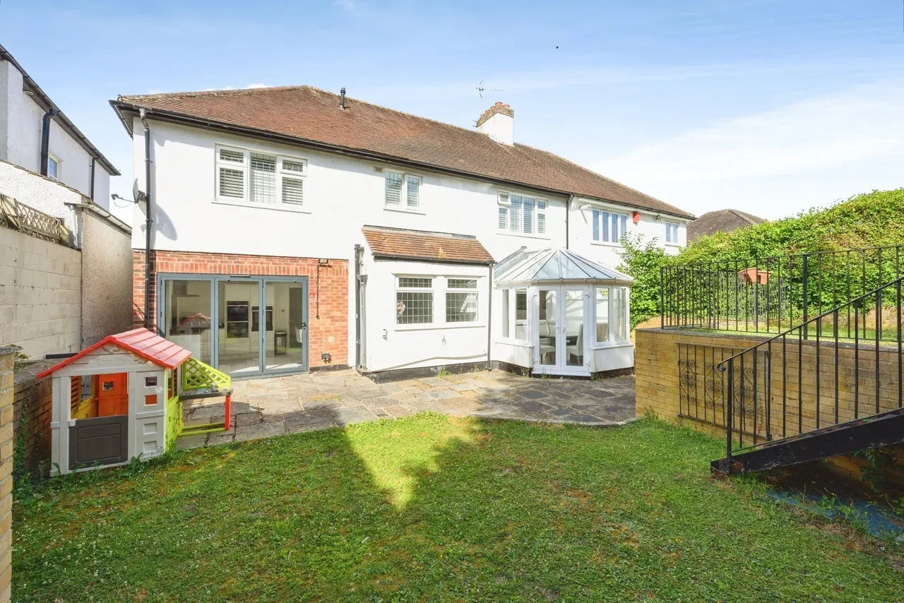 Byron Avenue, Coulsdon, CR5, photo 6