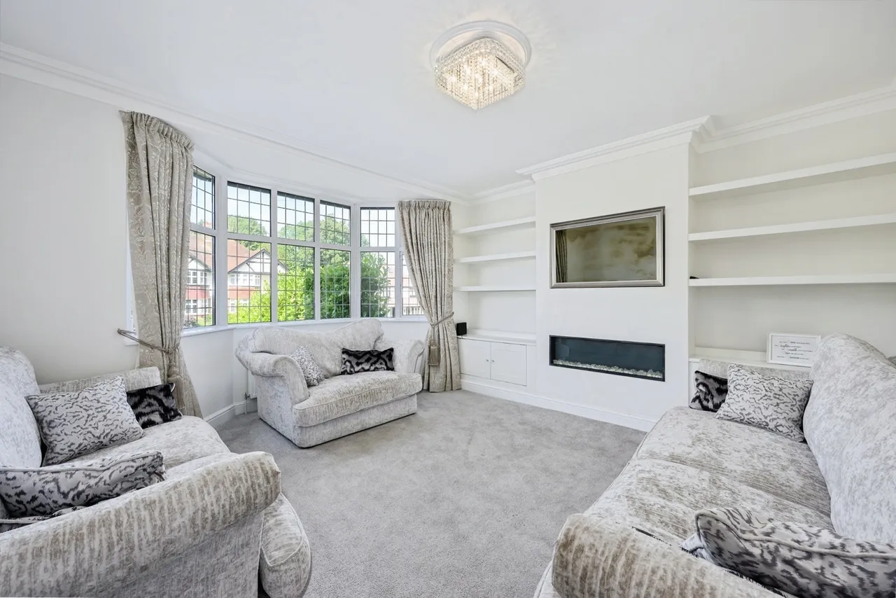 Byron Avenue, Coulsdon, CR5, photo 2
