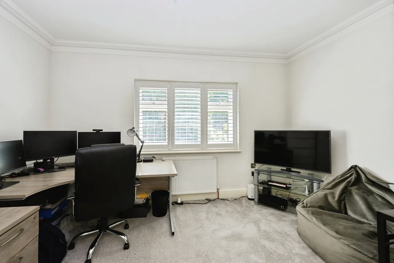 Byron Avenue, Coulsdon, CR5, photo 19