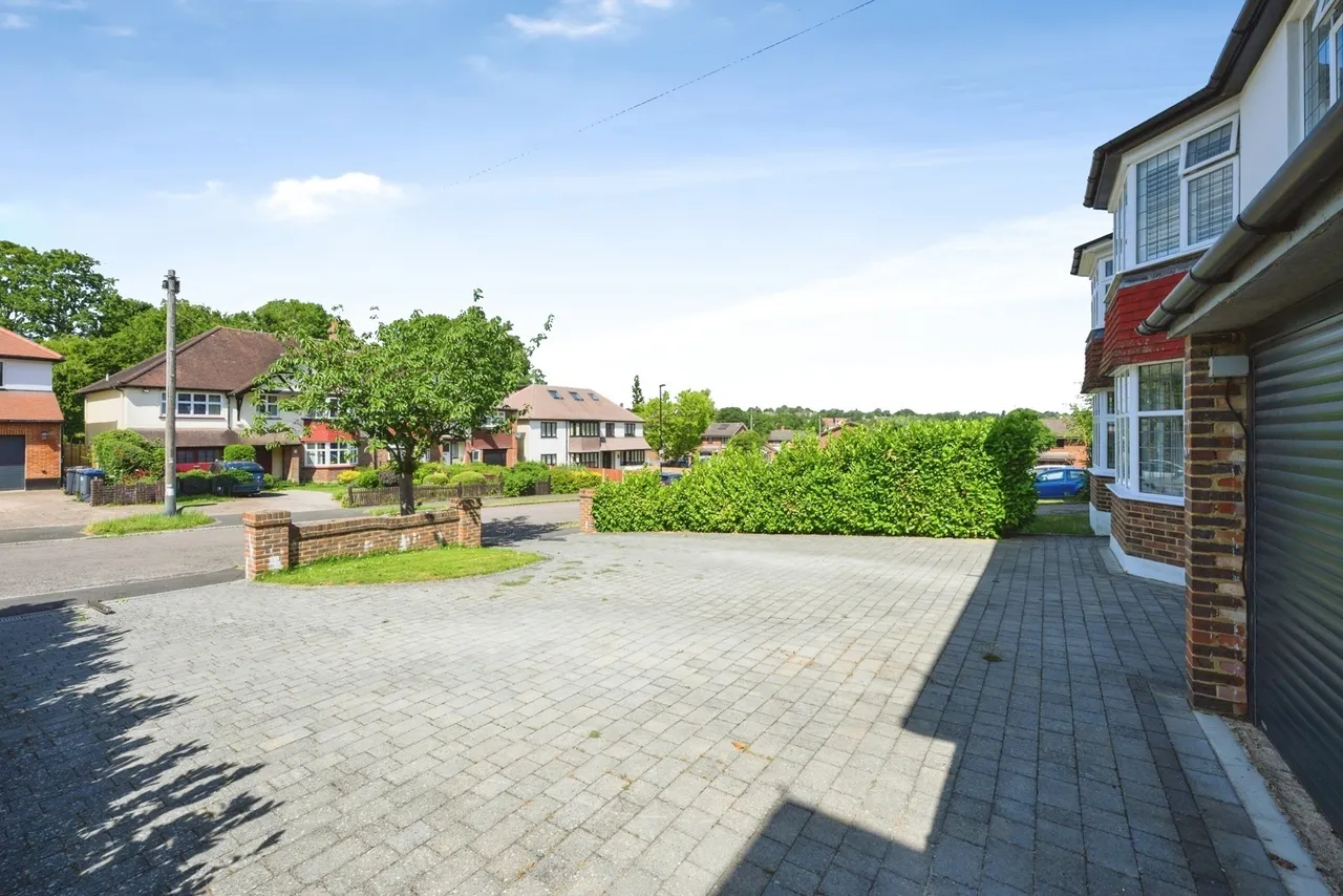 Byron Avenue, Coulsdon, CR5, photo 24
