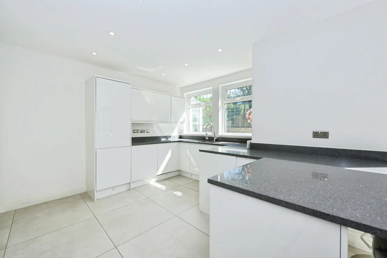 Byron Avenue, Coulsdon, CR5, photo 22