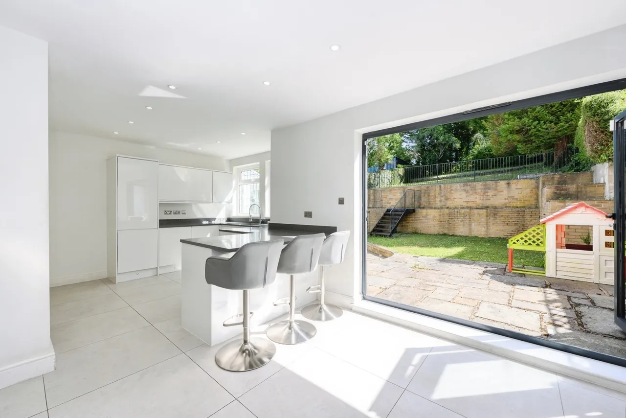 Byron Avenue, Coulsdon, CR5, photo 12