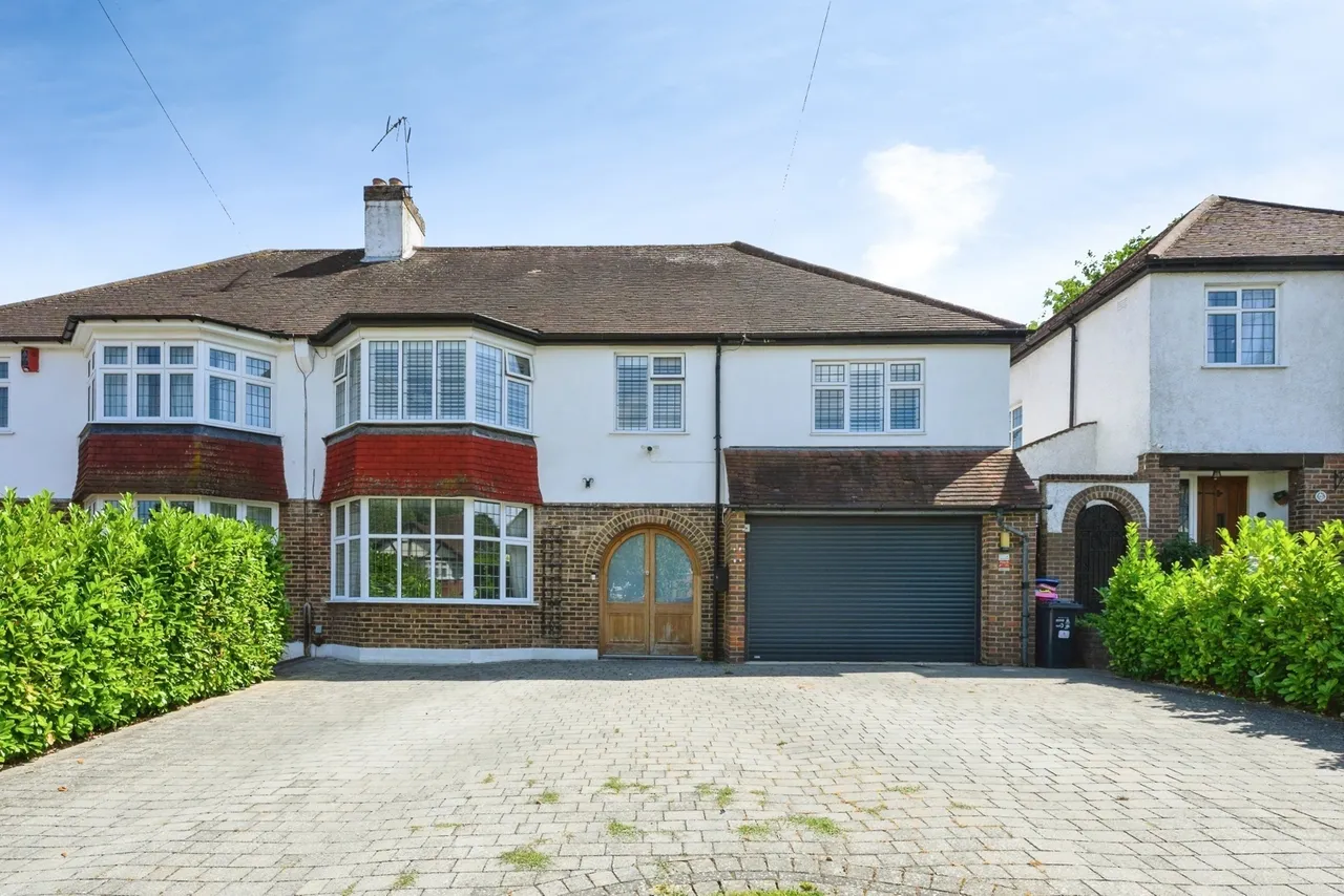 5 bed house for sale — Byron Avenue, Coulsdon, CR5