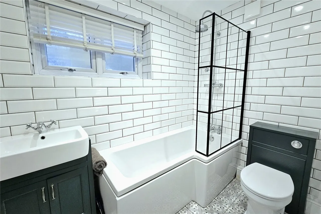Goddards Lane, Camberley, Surrey, GU15 2PX, photo 4