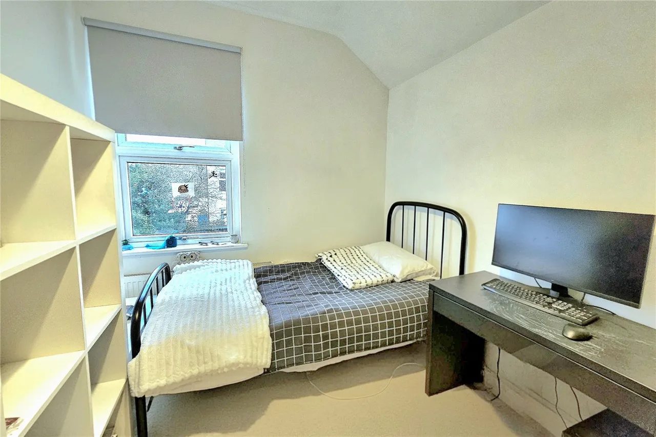 Goddards Lane, Camberley, Surrey, GU15 2PX, photo 9