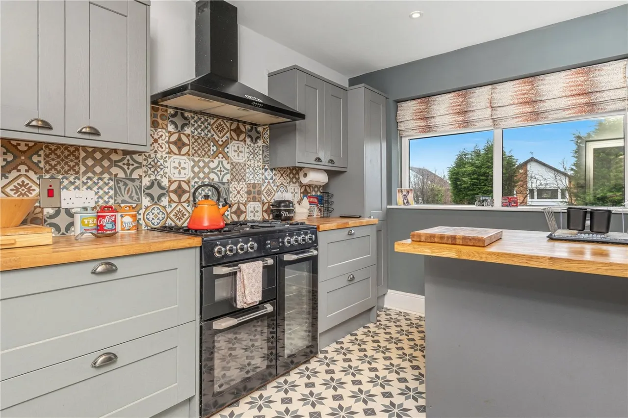 White Lee Road, Batley, WF17, photo 15