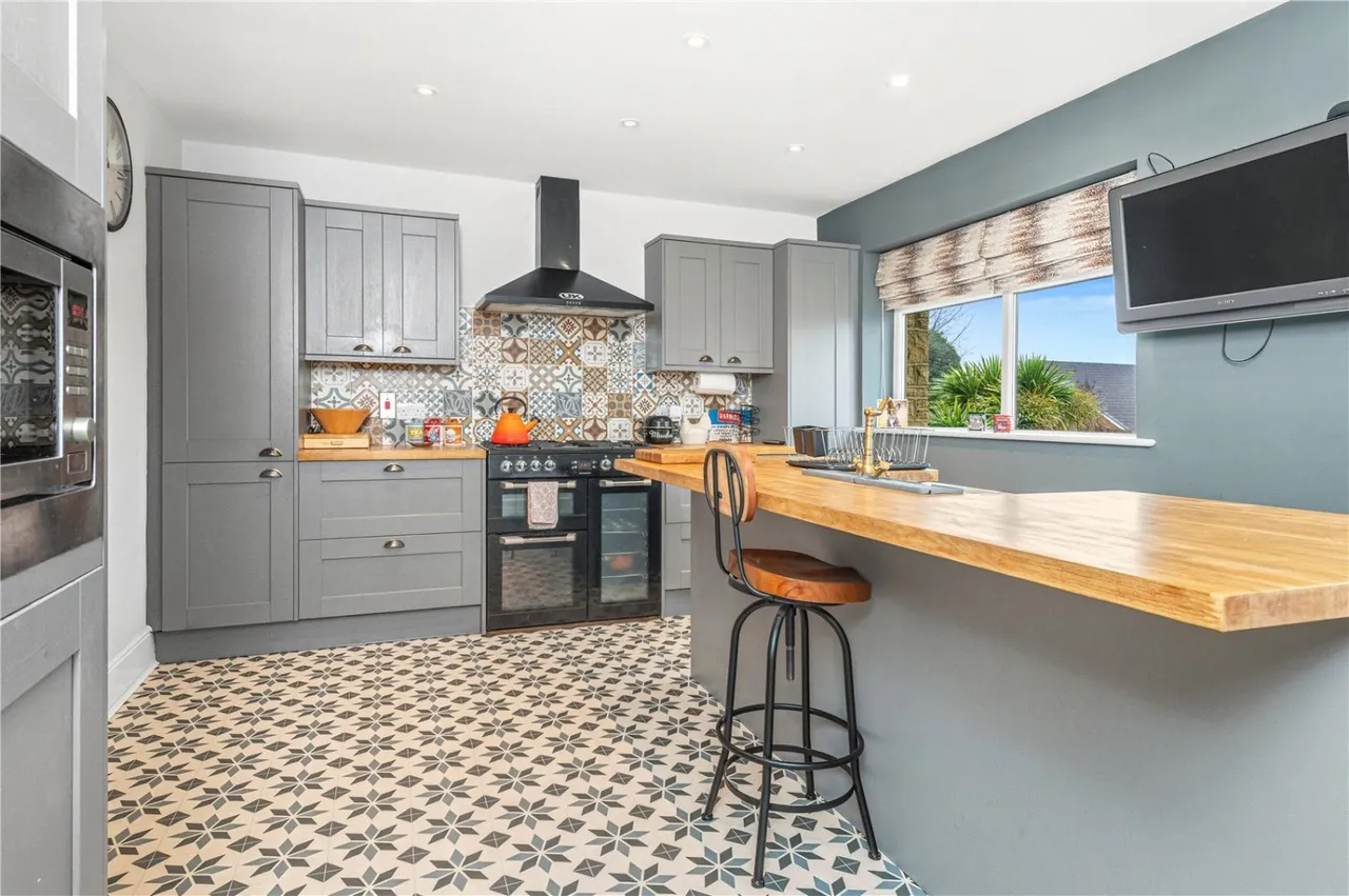 White Lee Road, Batley, WF17, photo 16