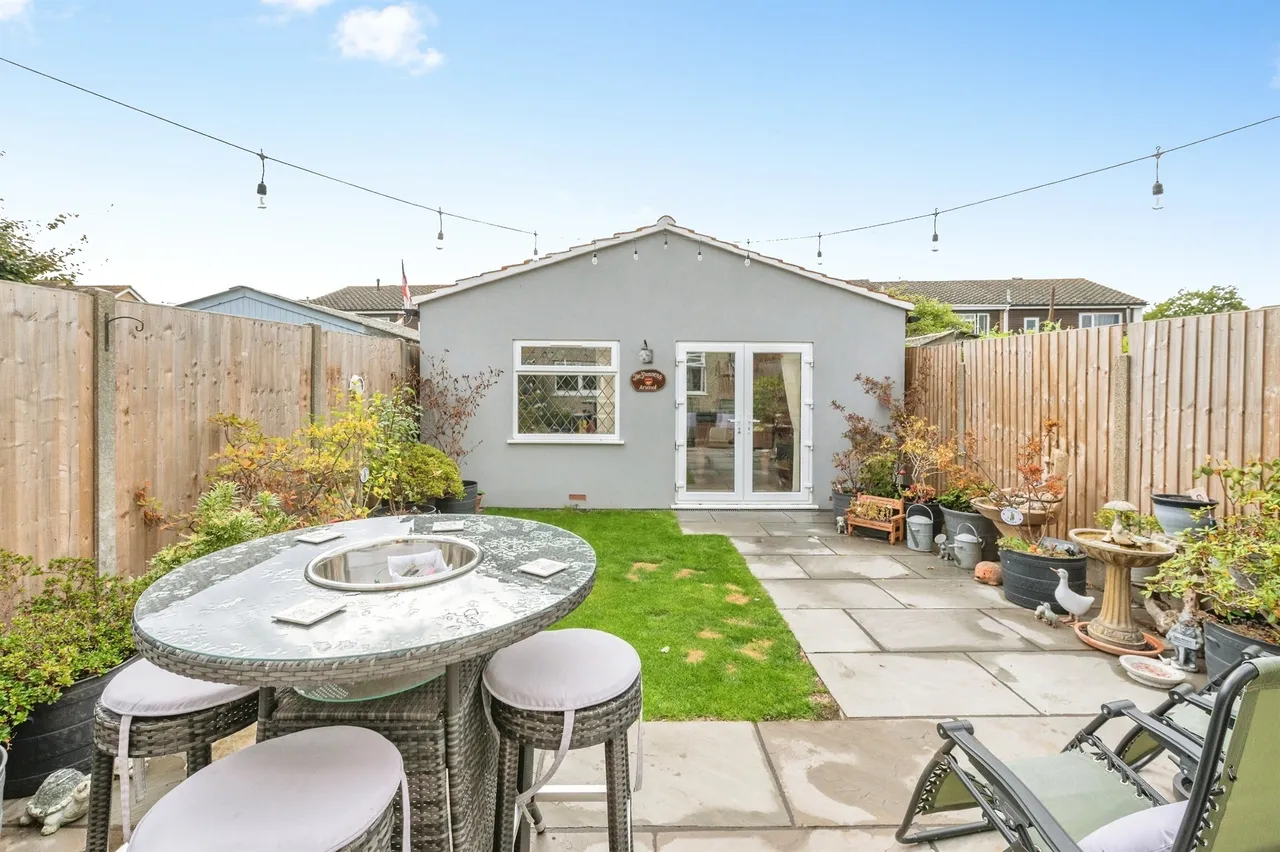 Newtons Close, Rainham, RM13, photo 2