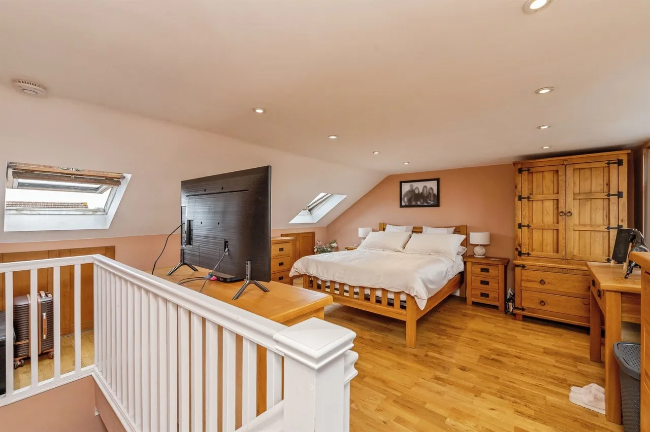 Newtons Close, Rainham, RM13, photo 14