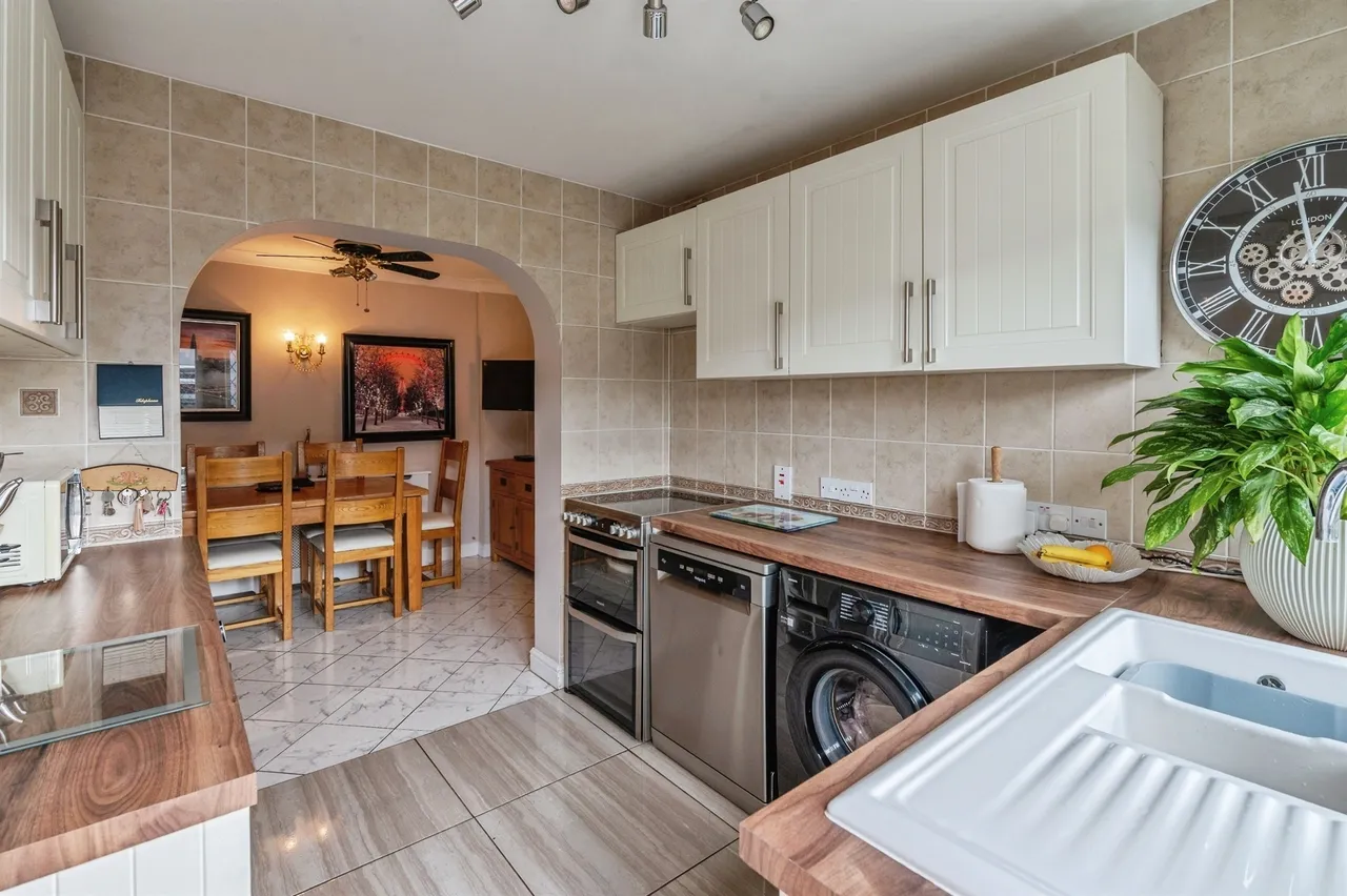 Newtons Close, Rainham, RM13, photo 17