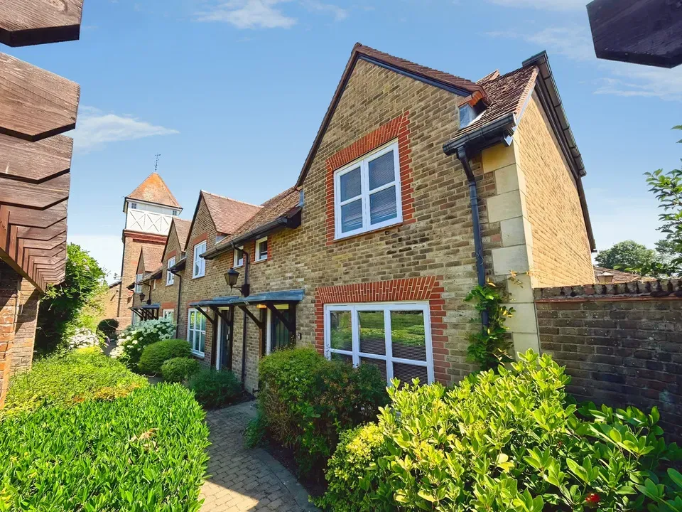 2 bed house for sale, Bluecoat Pond, Christs Hospital