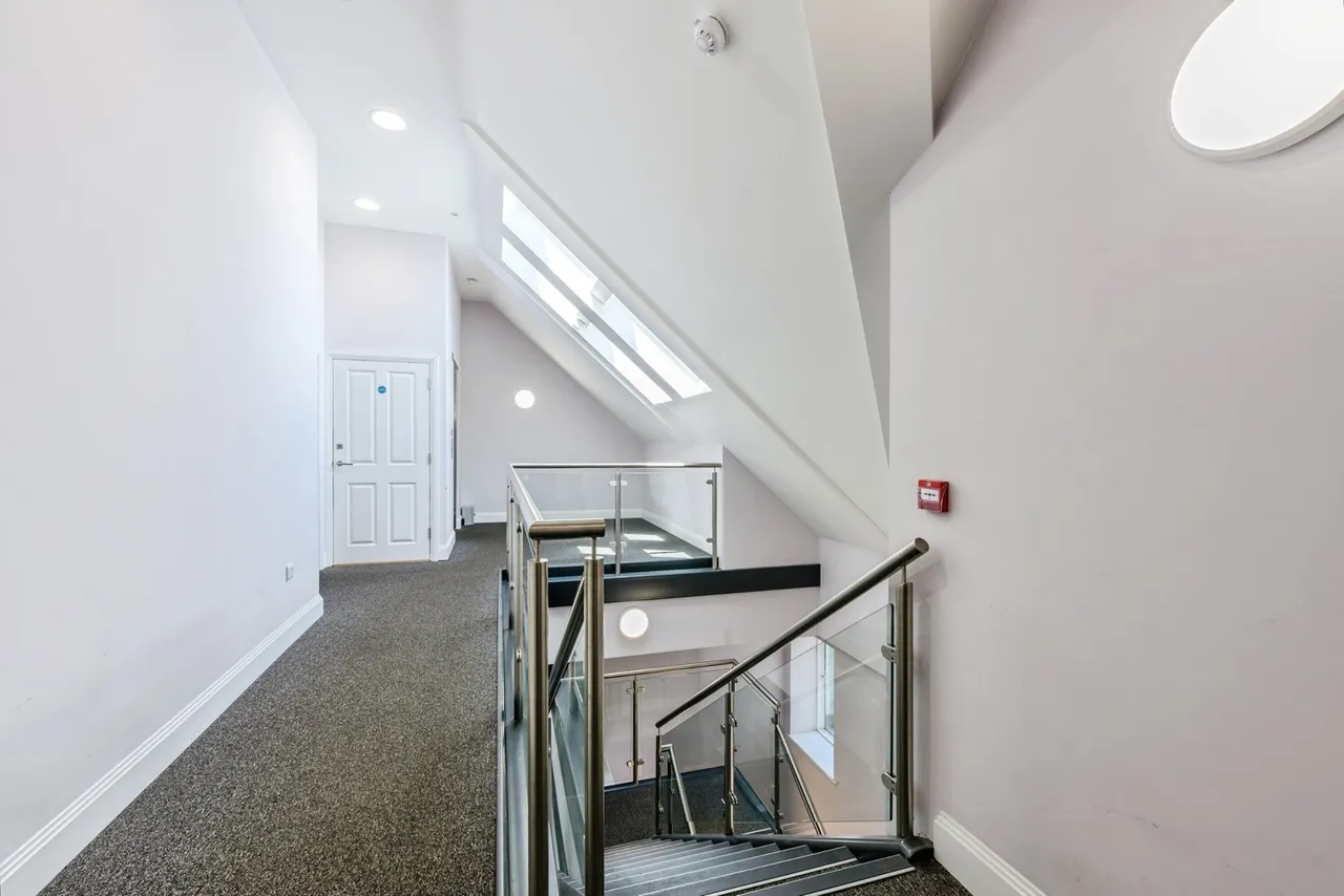 Challenge Court, Leatherhead, KT22, photo 10