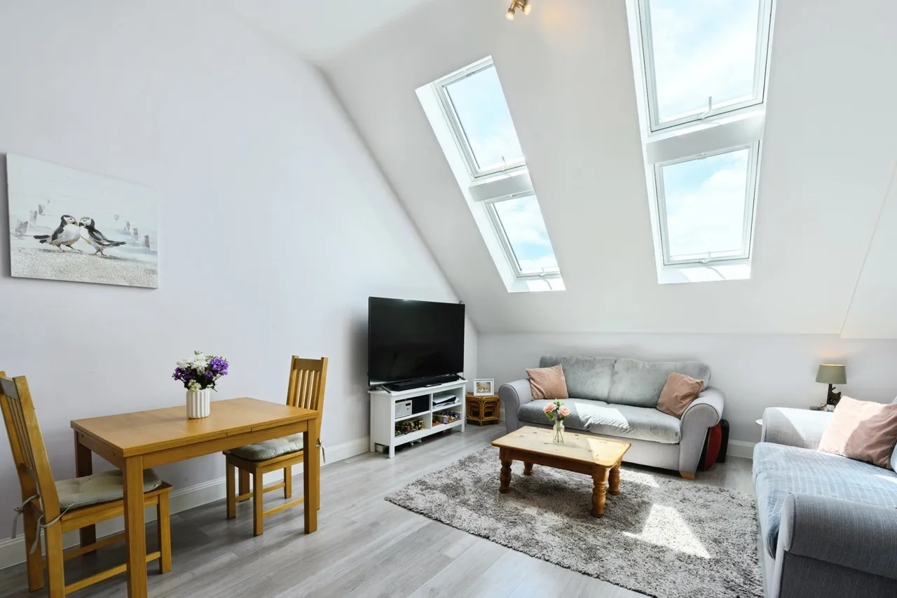 Challenge Court, Leatherhead, KT22, photo 5
