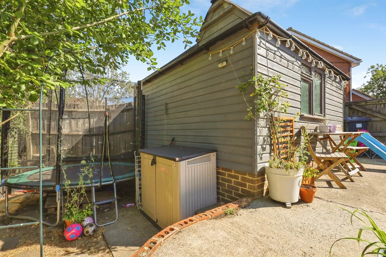 Quinnell Drive, Hailsham, BN27, photo 17