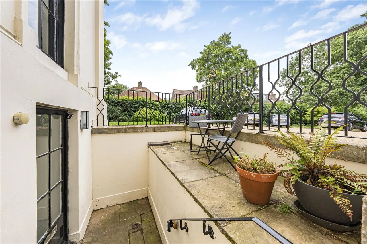 Pleasance Road, London, photo 9