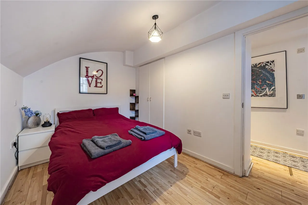 Pleasance Road, London, photo 6