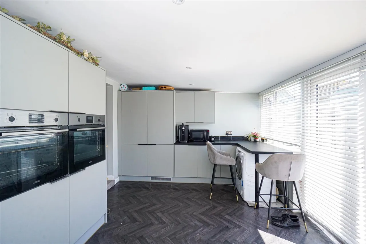 Bexhill Road, St. Leonards-On-Sea, photo 15