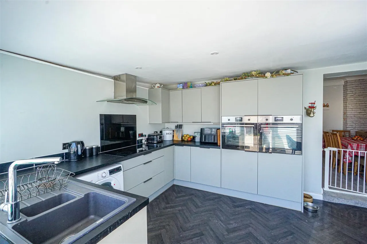 Bexhill Road, St. Leonards-On-Sea, photo 21