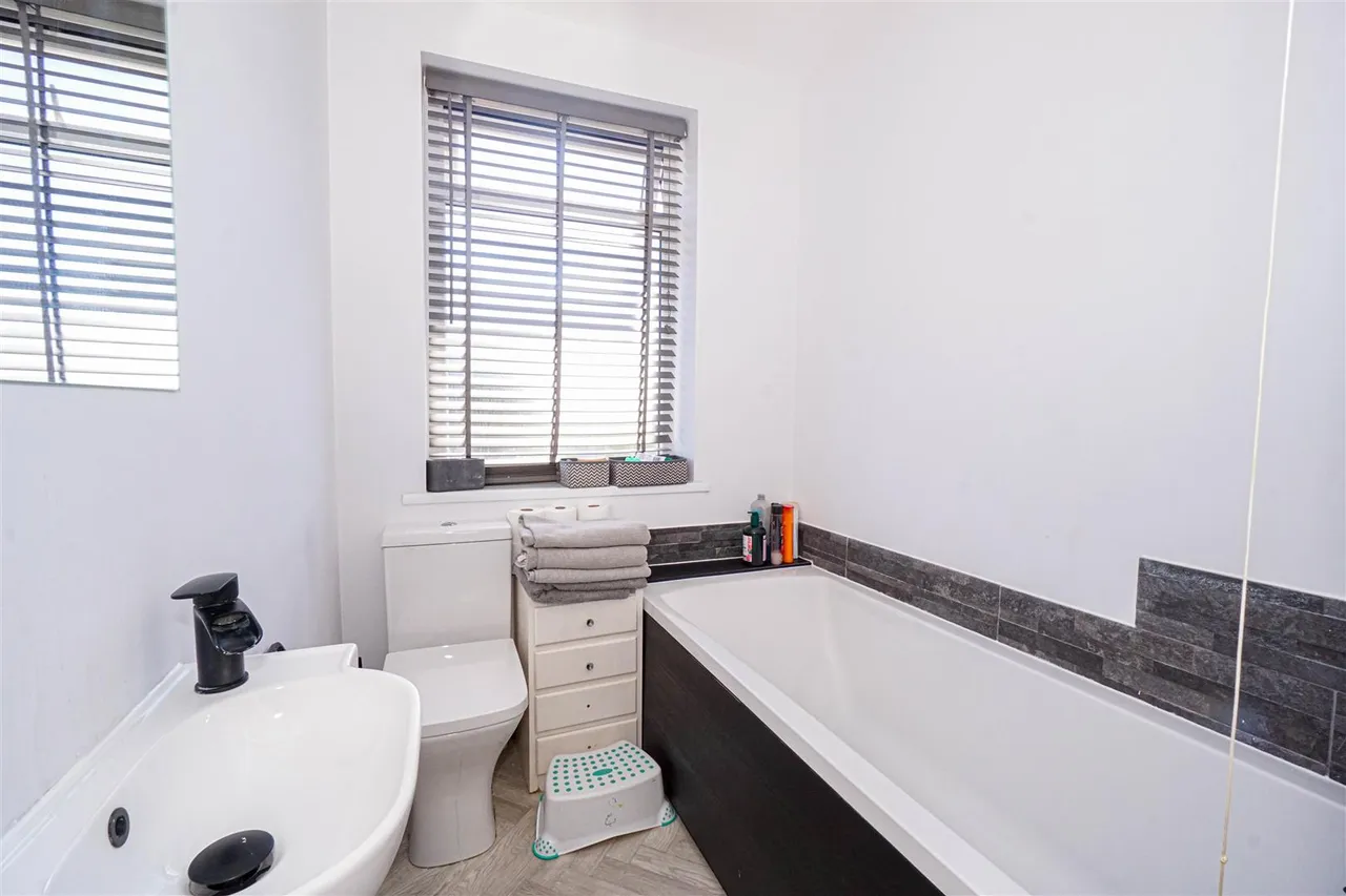 Bexhill Road, St. Leonards-On-Sea, photo 10