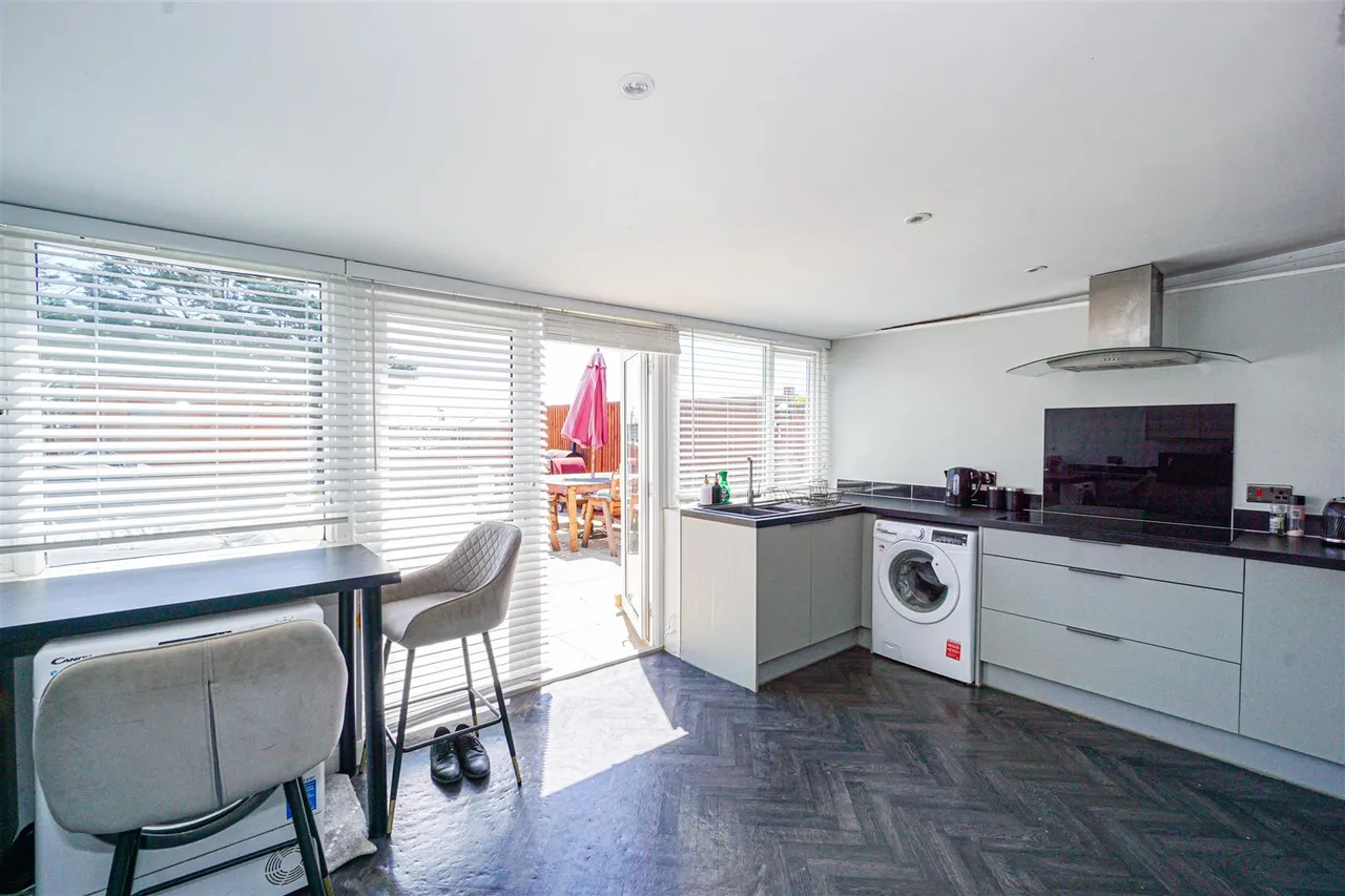 Bexhill Road, St. Leonards-On-Sea, photo 14