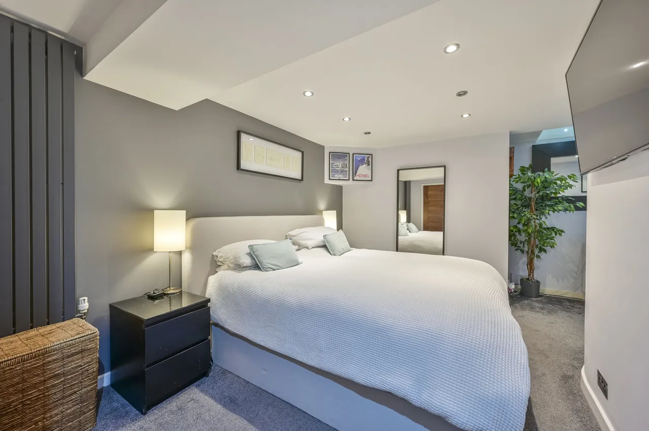 Flat 2, 90 West Hill, London, photo 3