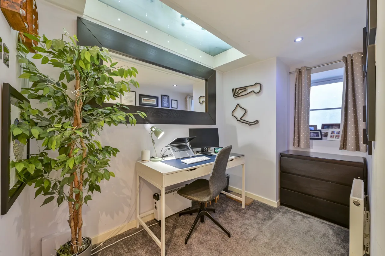 Flat 2, 90 West Hill, London, photo 9