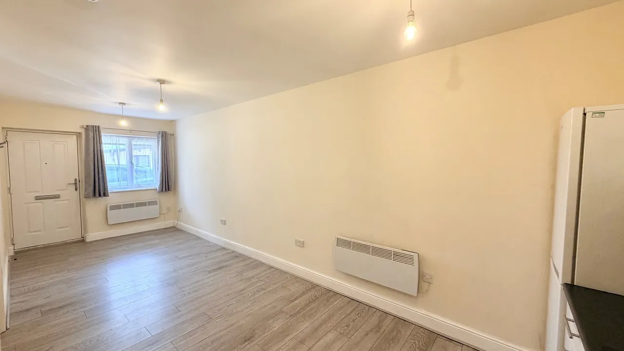 Fen Farm Lane, RM14 3RH, photo 4