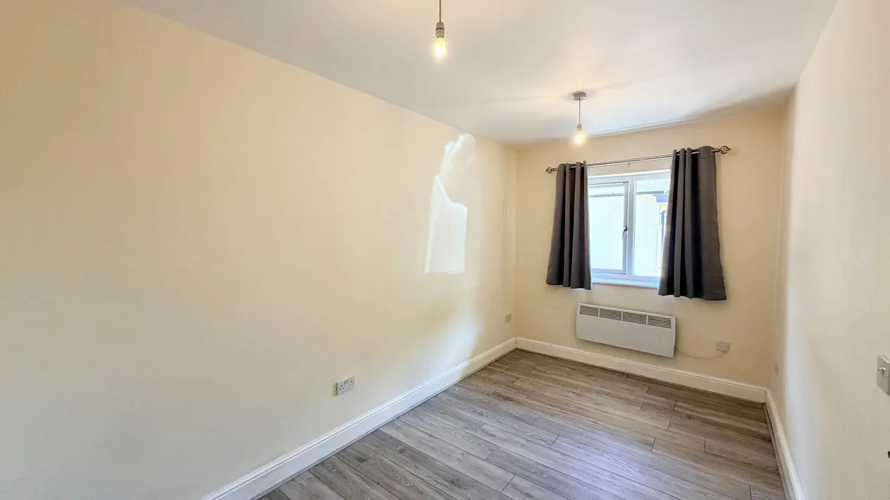 Fen Farm Lane, RM14 3RH, photo 5