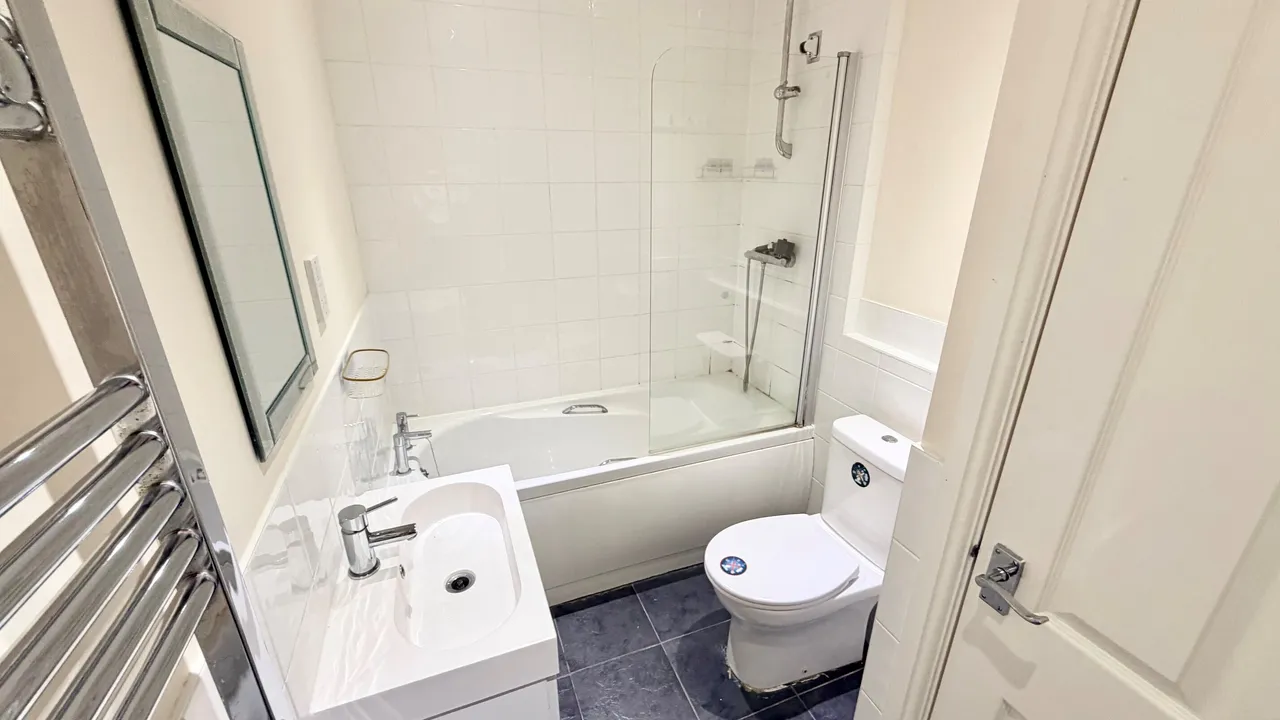 Fen Farm Lane, RM14 3RH, photo 7