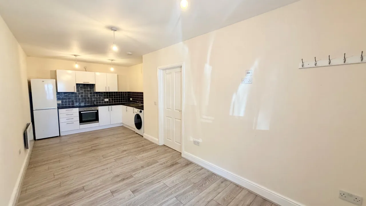 Fen Farm Lane, RM14 3RH, photo 2