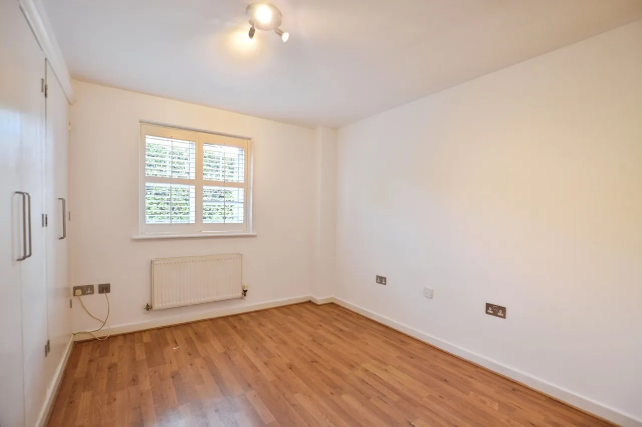 High Road, Byfleet, photo 6