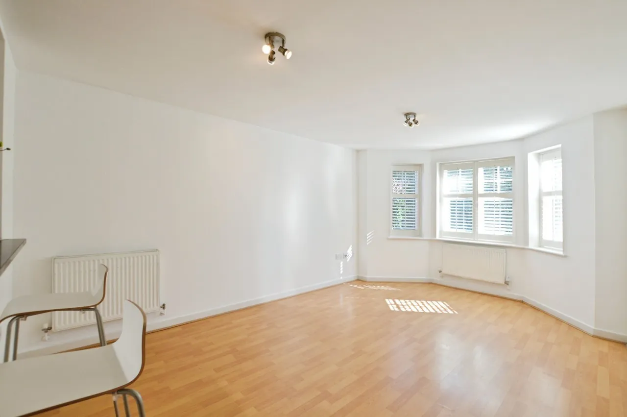 High Road, Byfleet, photo 5