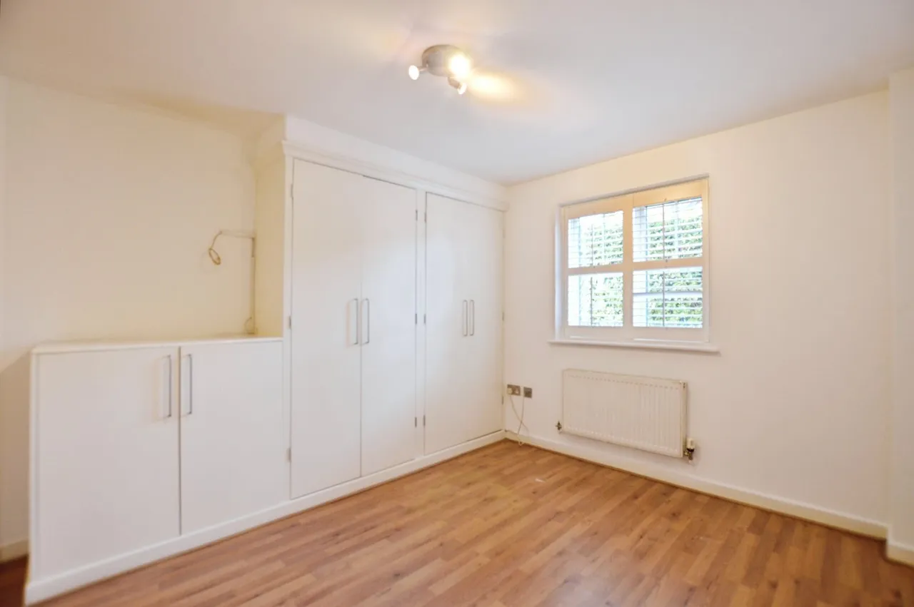 High Road, Byfleet, photo 7