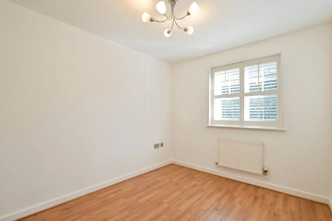 High Road, Byfleet, photo 9