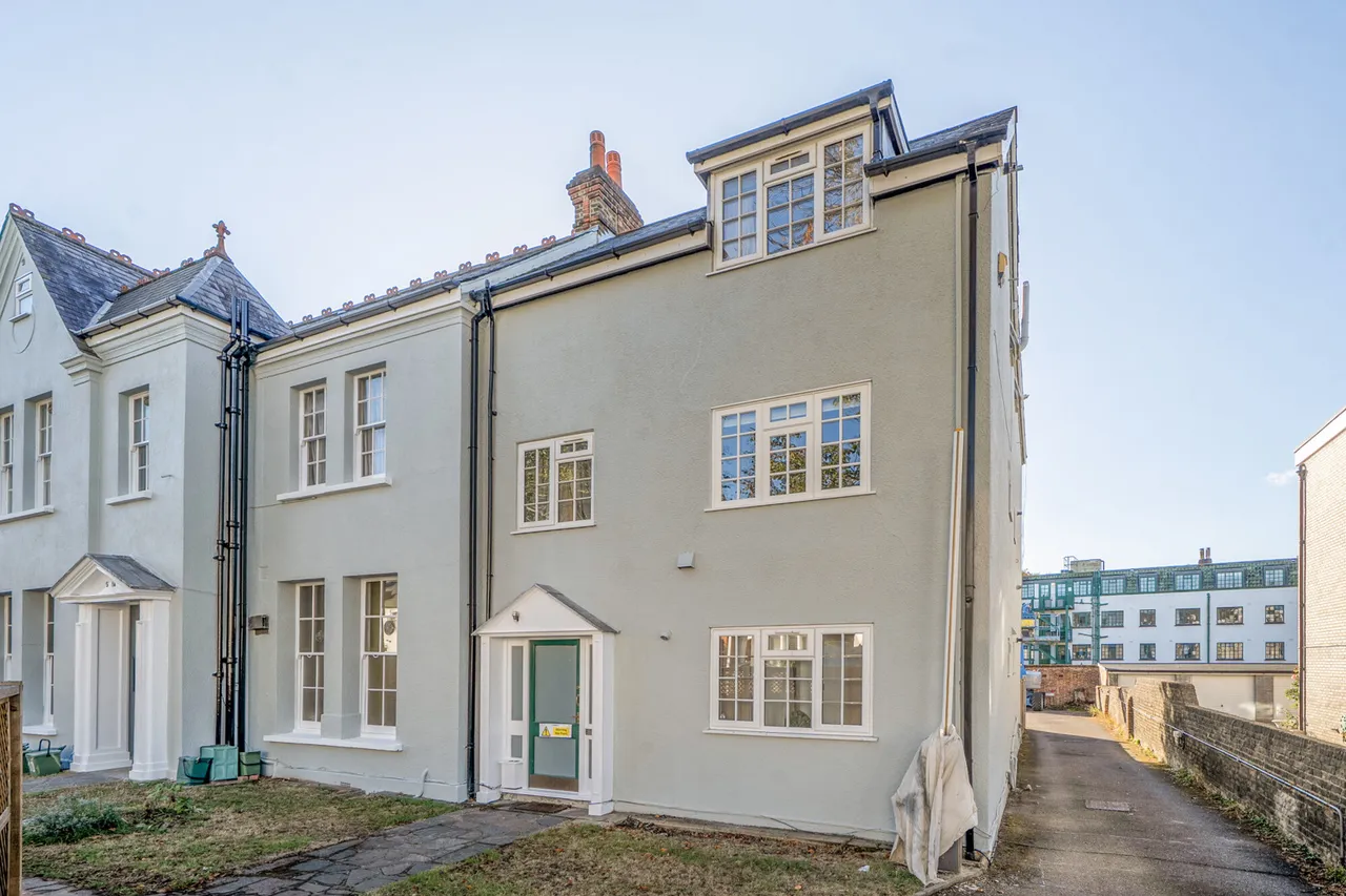 2 bed flat for sale, Madeley Road, London, W5
