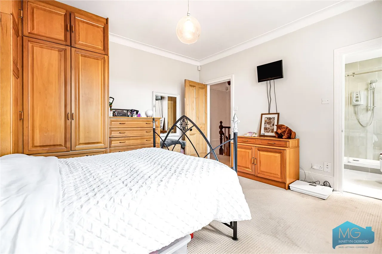 Village Road, Enfield, EN1, photo 16