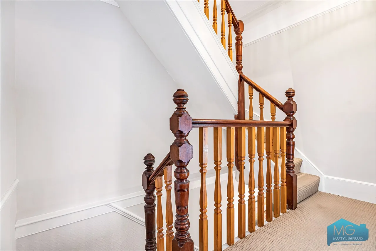Village Road, Enfield, EN1, photo 22