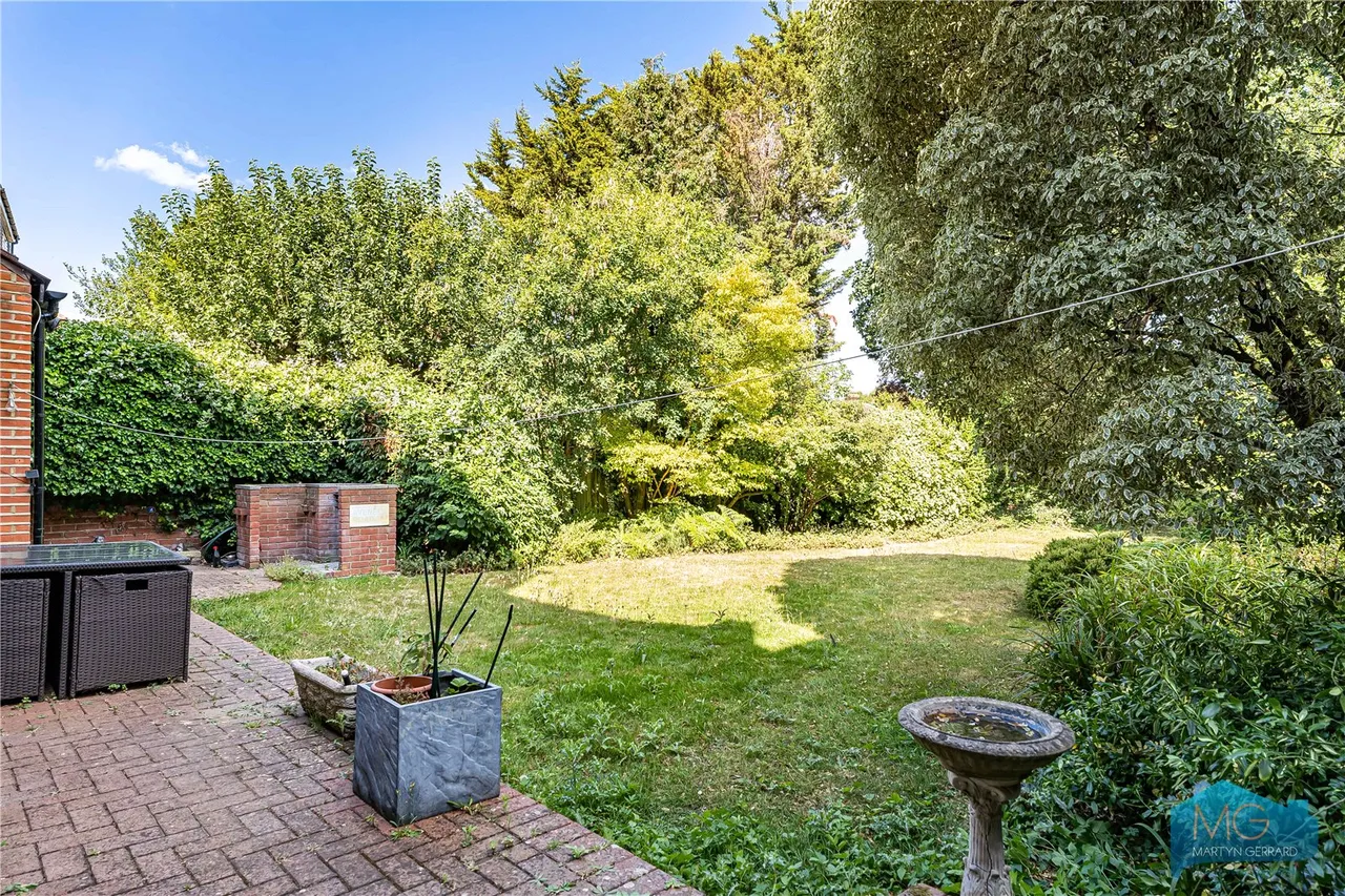 Village Road, Enfield, EN1, photo 31