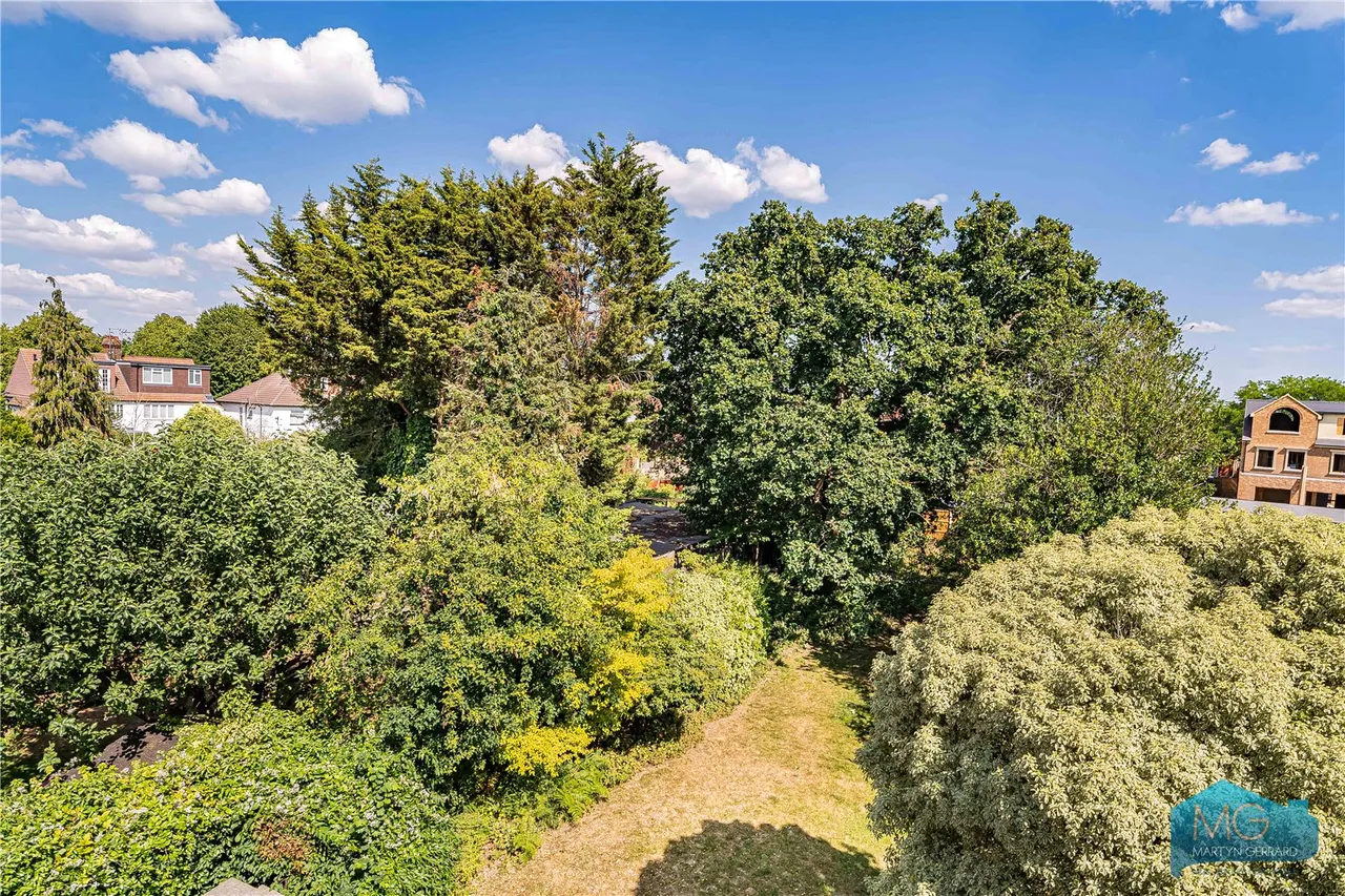 Village Road, Enfield, EN1, photo 30