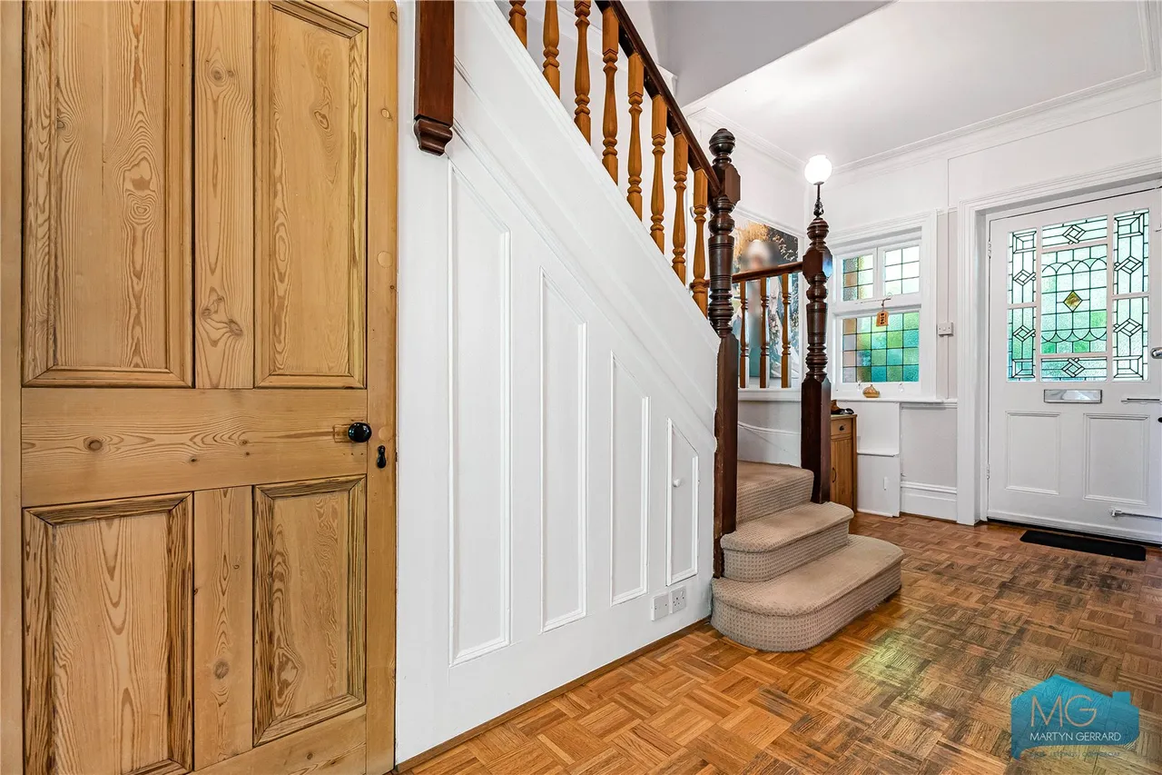Village Road, Enfield, EN1, photo 14