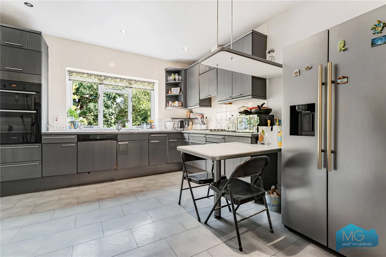 Village Road, Enfield, EN1, photo 7