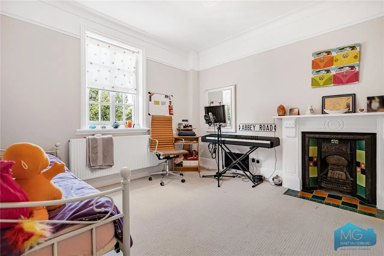 Village Road, Enfield, EN1, photo 19