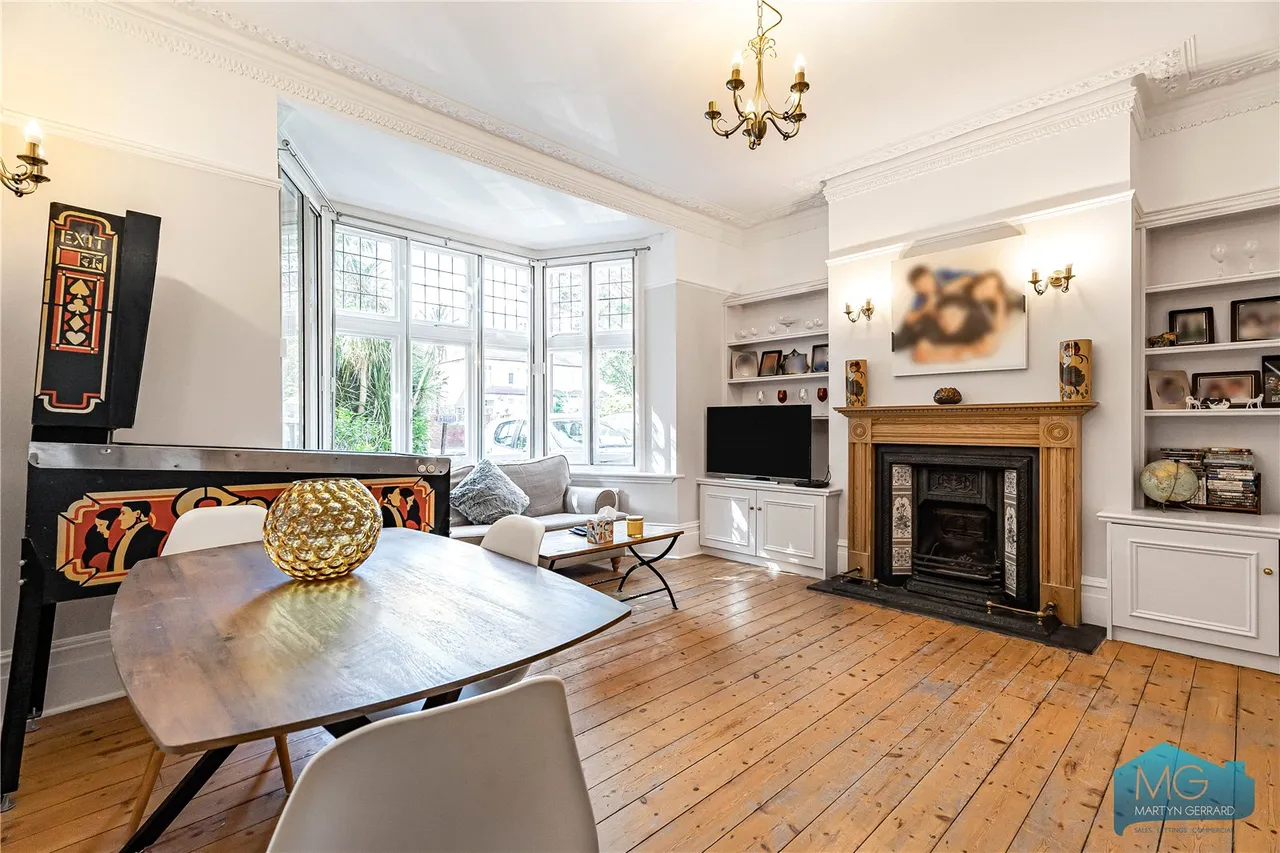 Village Road, Enfield, EN1, photo 4