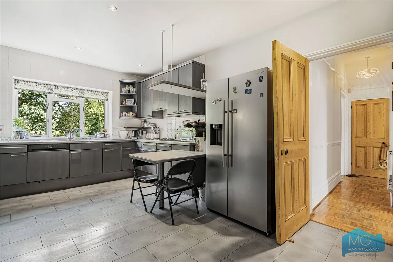Village Road, Enfield, EN1, photo 5