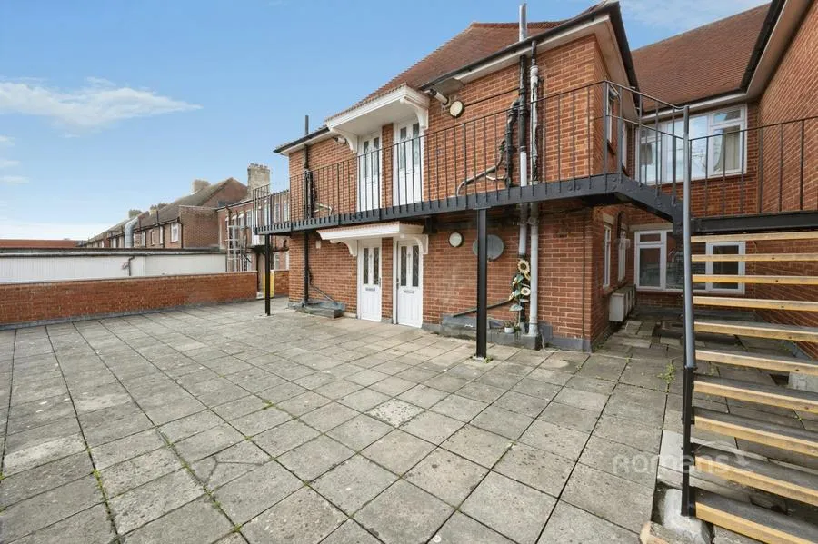 1 bed flat to rent, Fleet Road, Fleet, GU51