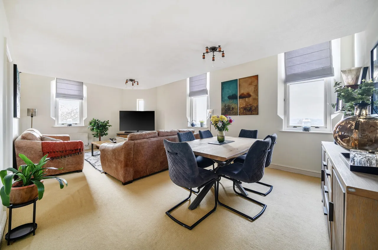 2 bed flat for sale, Cardwells Keep, Guildford, GU2
