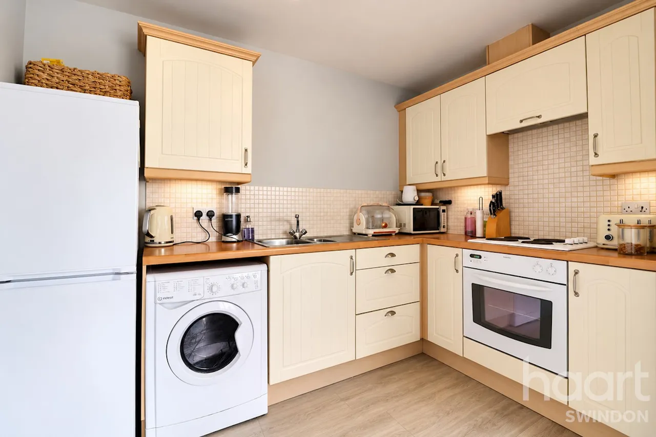 Callington Road, Swindon, SN25, photo 10